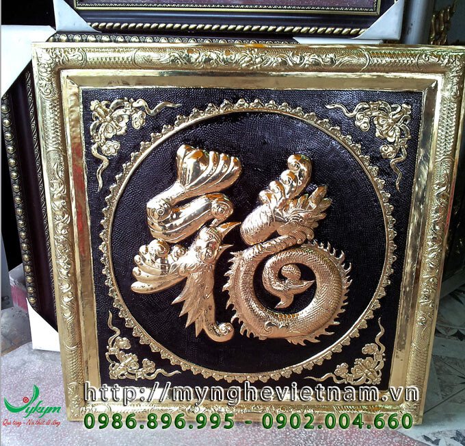 Tranh chữ Phúc rồng bằng đồng, kích thước khung 60x60cm; 80x80cm; 100x100cm. Chữ phúc được chạm theo hình con rồng phượng.