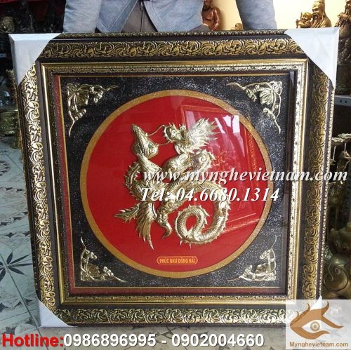 Tranh chữ Phúc rồng bằng đồng, kích thước khung 60x60cm; 80x80cm; 100x100cm. Chữ phúc được chạm theo hình con rồng phượng.